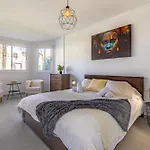 Casa vacanze Chic Dream Home, Rooftop Bbq, 9 Pools, Golf Views Marbella