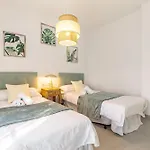 Chic Dream Home, Rooftop Bbq, 9 Pools, Golf Views