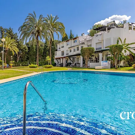 Chic Dream Home, Rooftop Bbq, 9 Pools, Golf Views 別荘 マルベーリャ