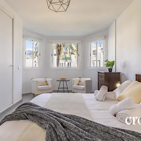 Chic Dream Home, Rooftop Bbq, 9 Pools, Golf Views マルベーリャ