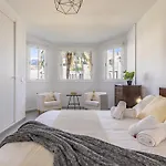 Chic Dream Home, Rooftop Bbq, 9 Pools, Golf Views Feriehus