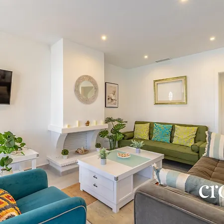 Дом отдыха Chic Dream Home, Rooftop Bbq, 9 Pools, Golf Views