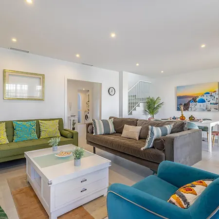 Casa de Férias Chic Dream Home, Rooftop Bbq, 9 Pools, Golf Views Marbella