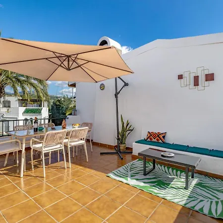 Golf Valley 3br With 9 Pools And Rooftop Bbq