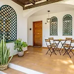 Chic Dream Home, Rooftop Bbq, 9 Pools, Golf Views Hébergement de vacances Marbellac